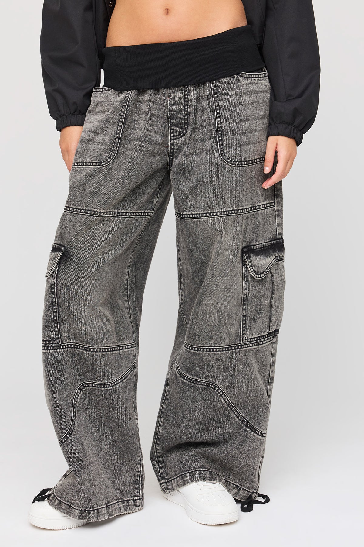Vue alternative 2. Jean cargo ultrabaggy à taille repliée