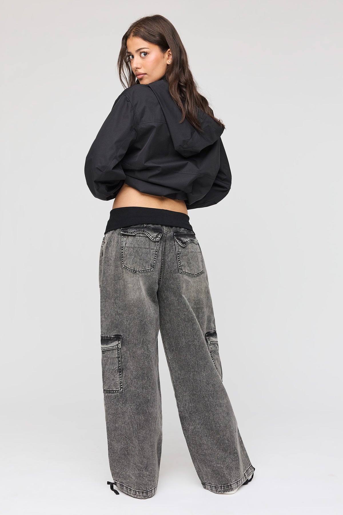 Vue alternative 3. Jean cargo ultrabaggy à taille repliée