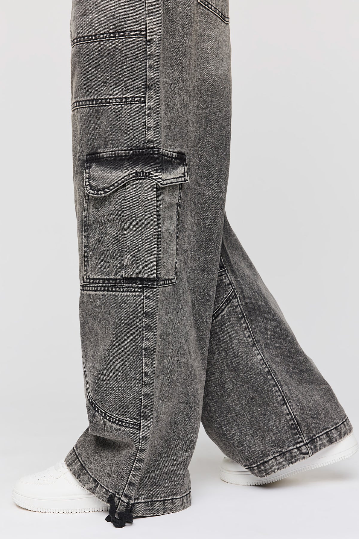 Vue alternative 4. Jean cargo ultrabaggy à taille repliée