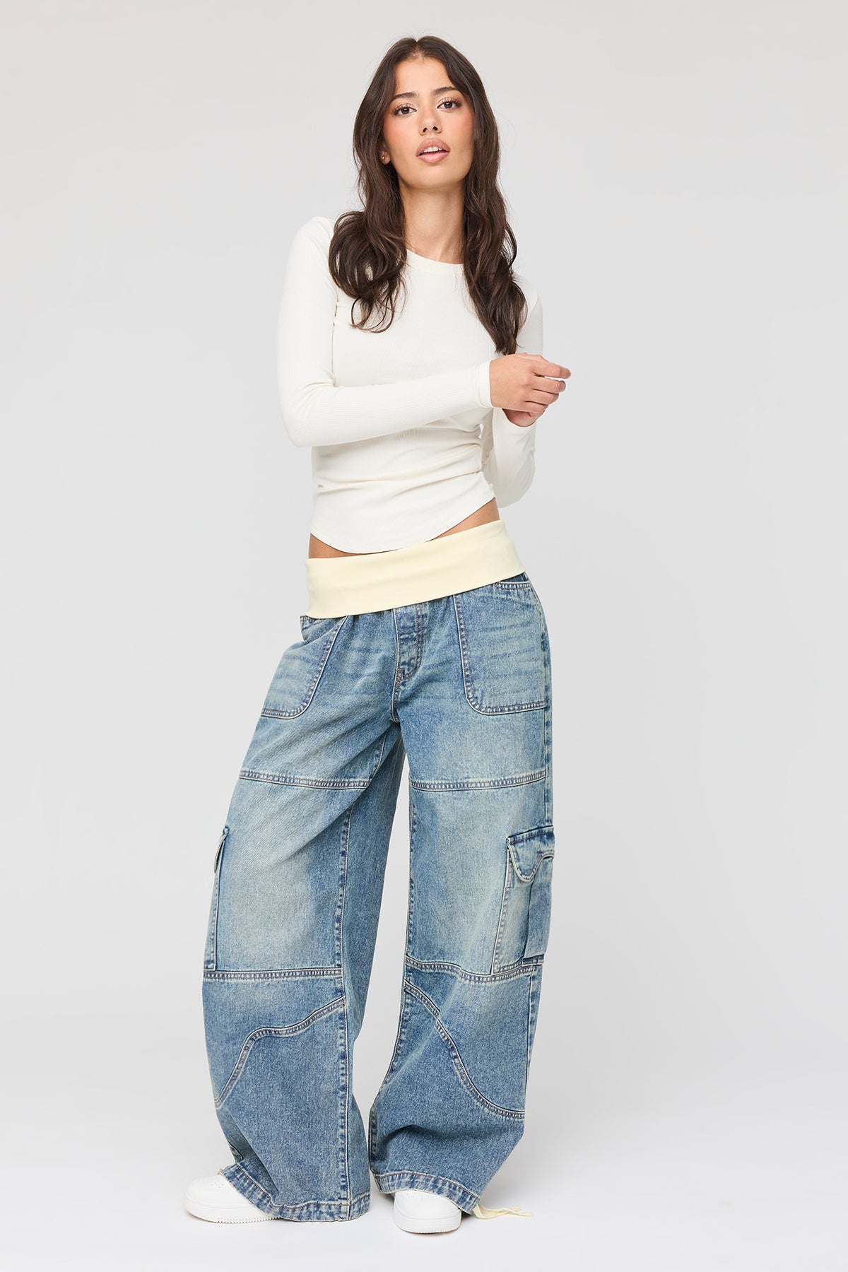 Vue alternative 4. Jean cargo ultrabaggy à taille repliée
