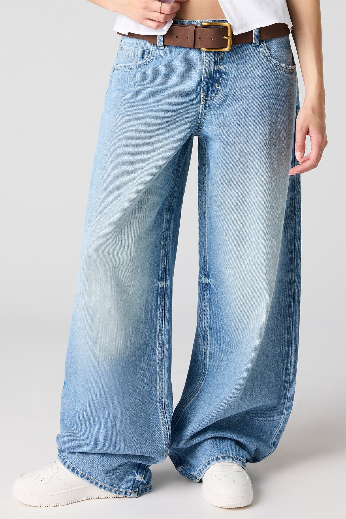 Vue alternative 2. Jean super baggy London à taille basse avec ceinture