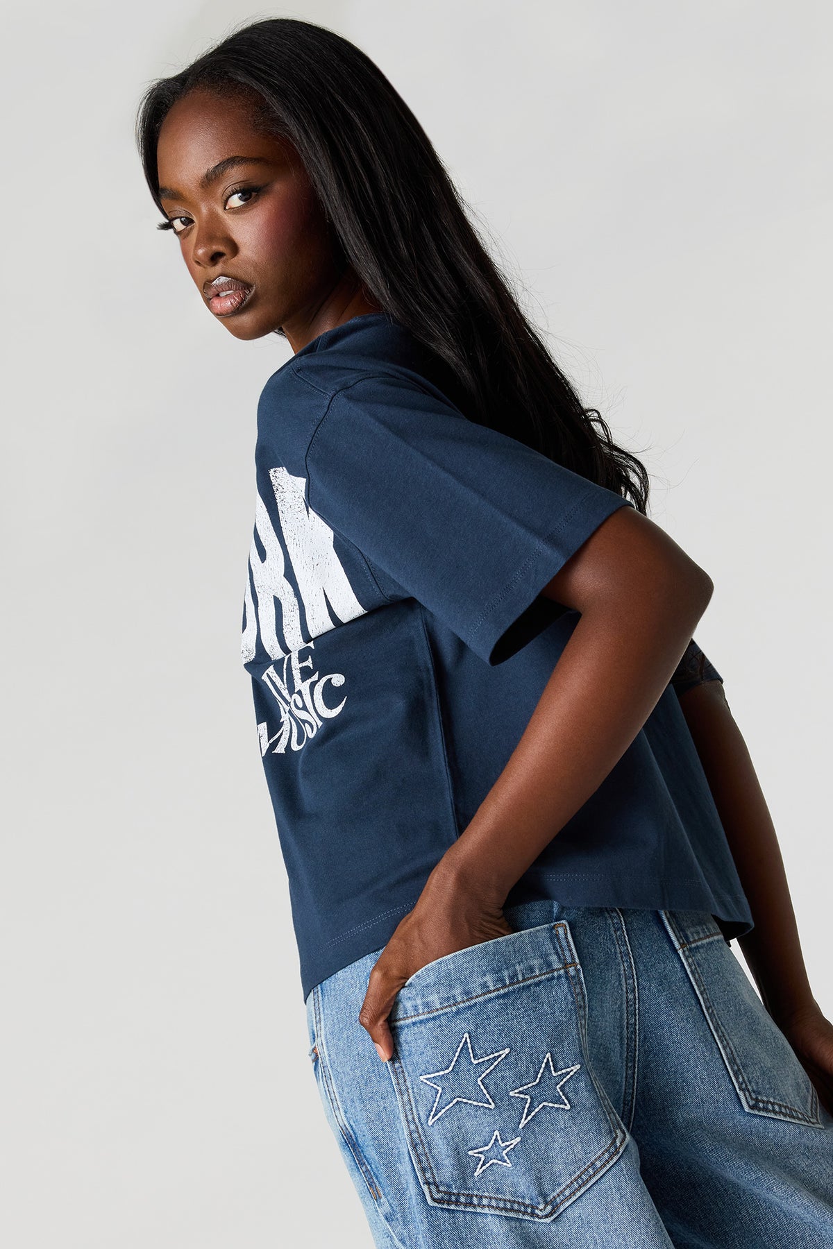 Vue alternative 4. Jean méga baggy à taille basse avec motif brodé