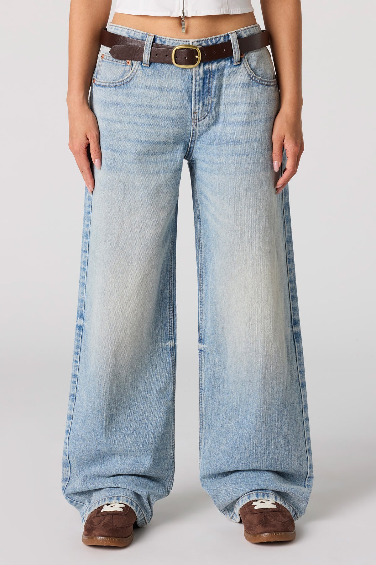 Vue alternative 2. Jean baggy Brooklyn à taille basse avec ceinture