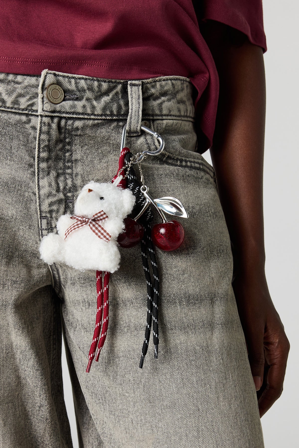 Vue alternative 4. Jean super baggy London à taille basse avec porte-clés