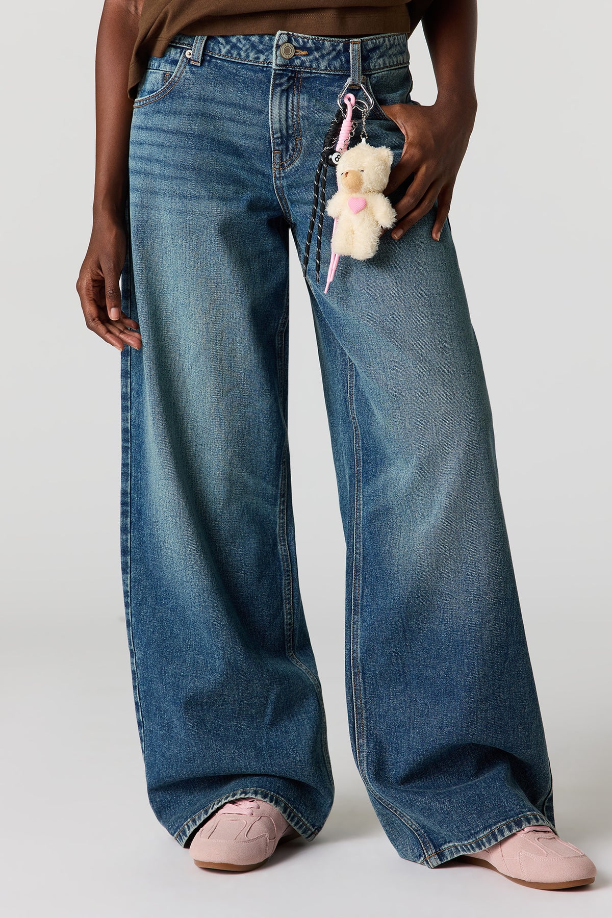 Alt View 2. London Low Rise Super Baggy Jean with Keychain - Midnight Blue