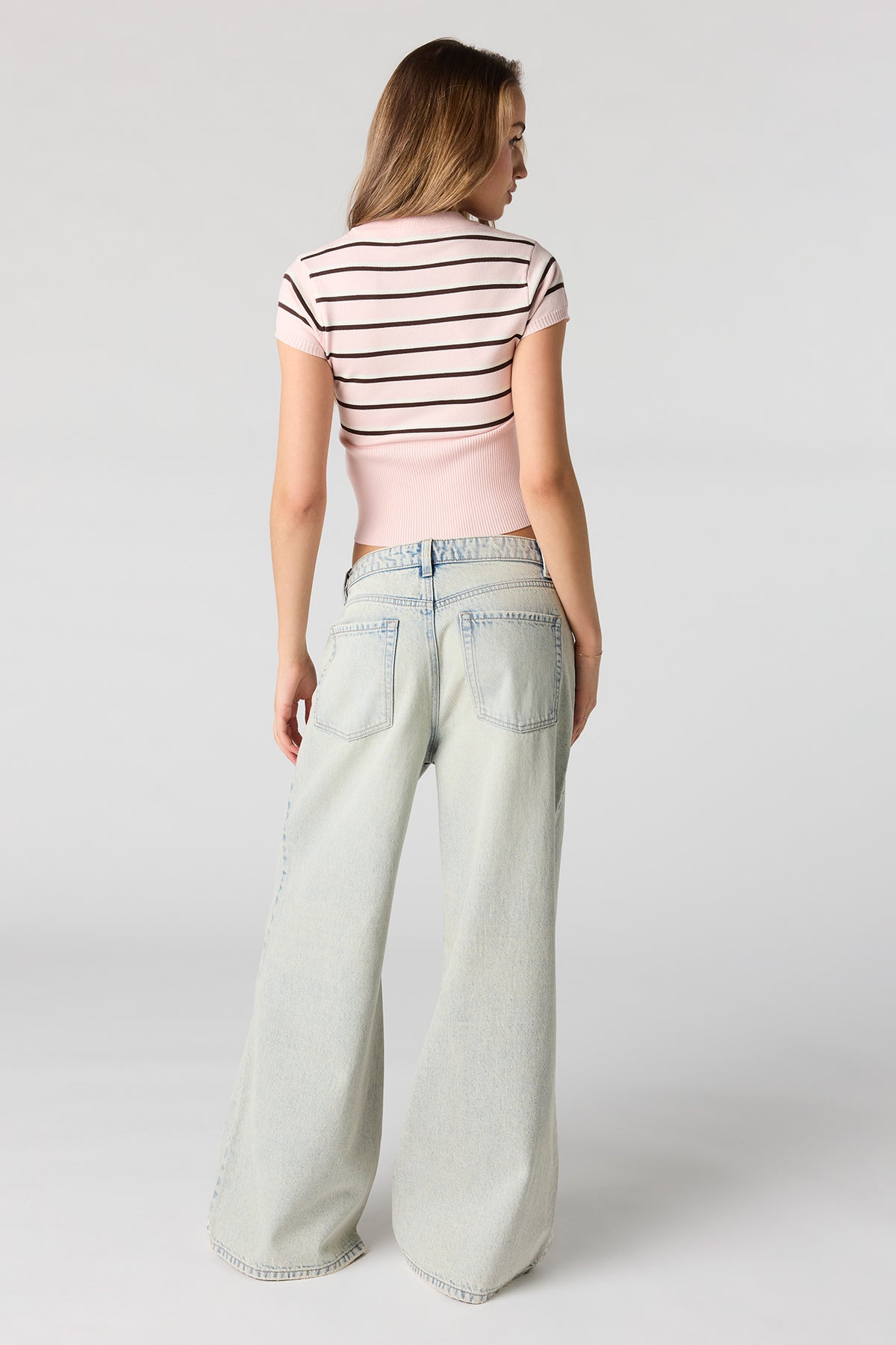 Alt View 3. Oversized Baggy Jean - Light Denim Blue