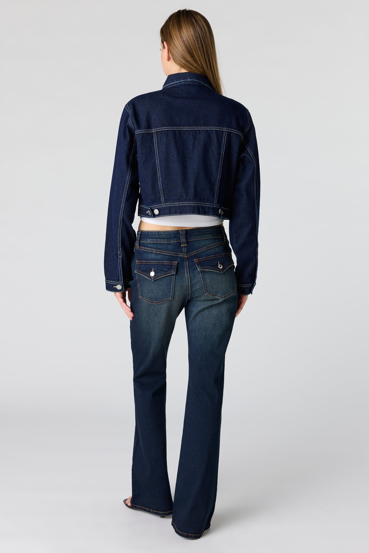Vue alternative 3. Jean baggy à jambe évasée et taille basse