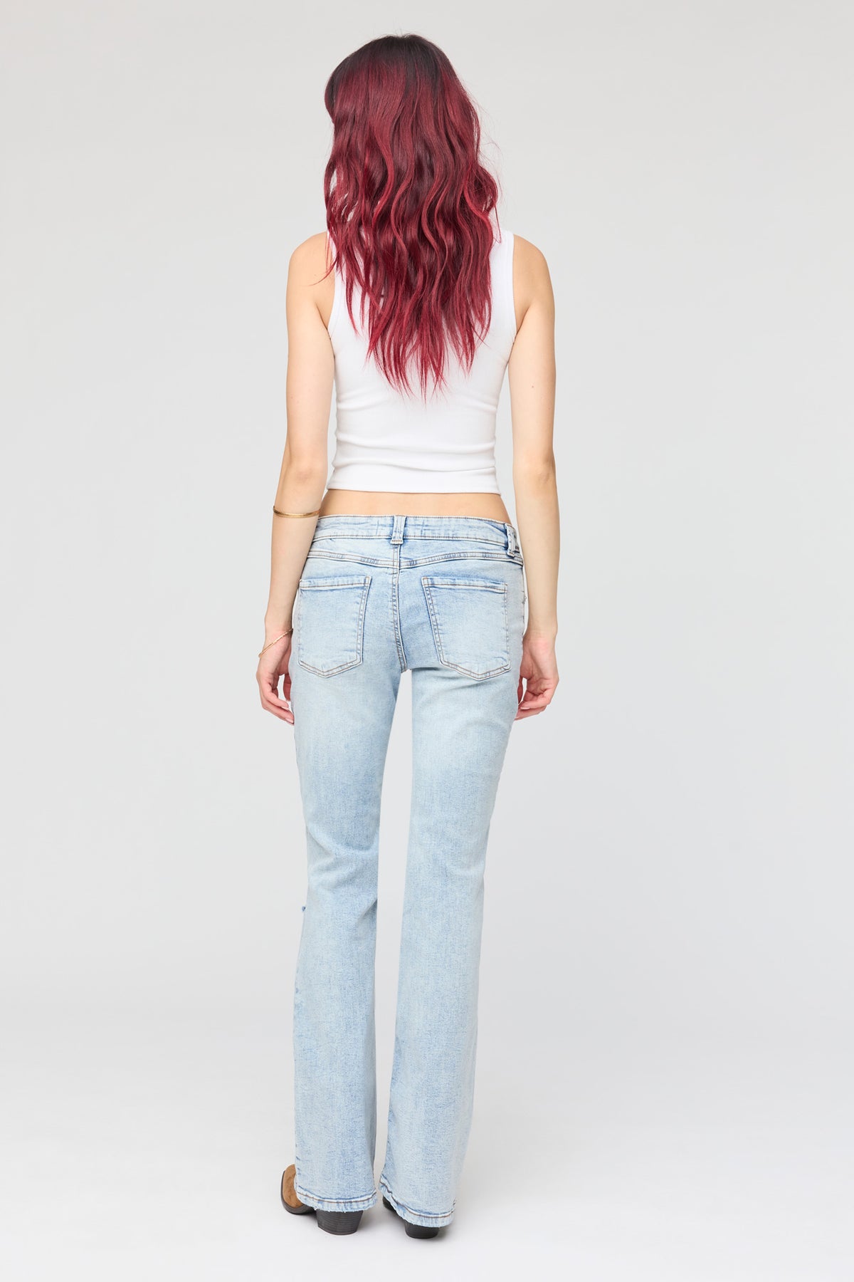Vue alternative 3. Jean baggy déchiré à jambe évasée