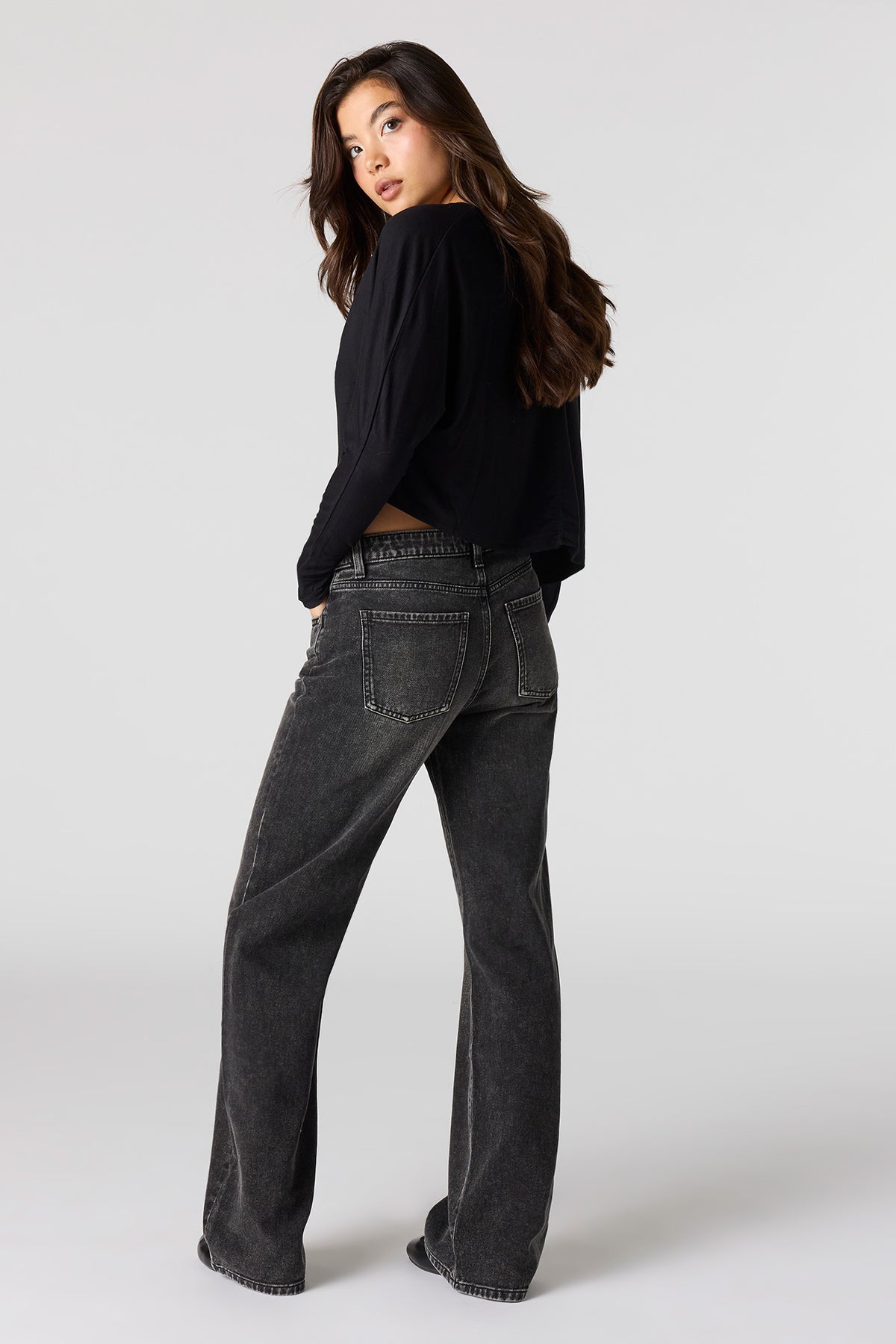 Vue alternative 3. Jean à jambe large et taille haute