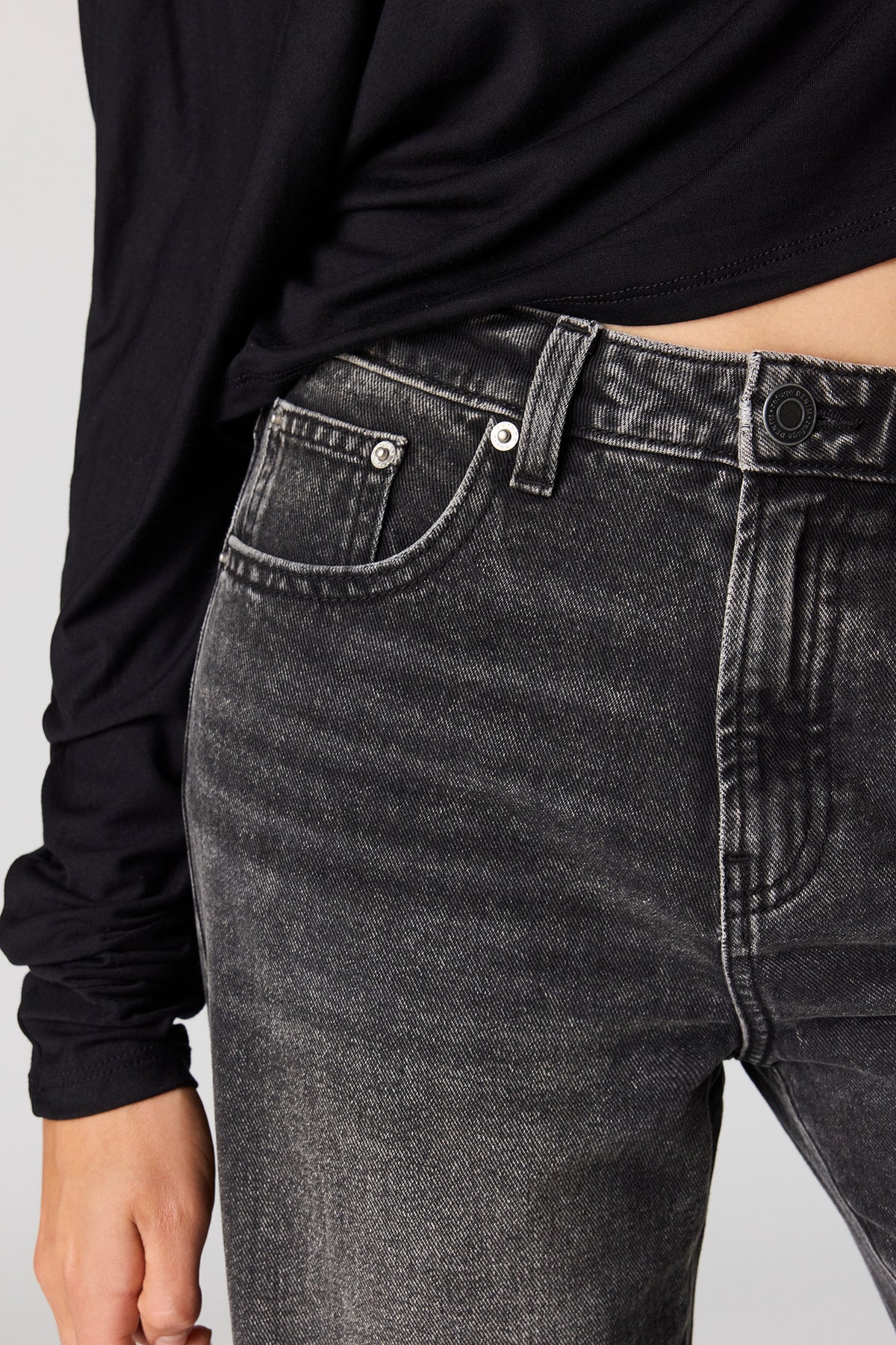 Vue alternative 4. Jean à jambe large et taille haute