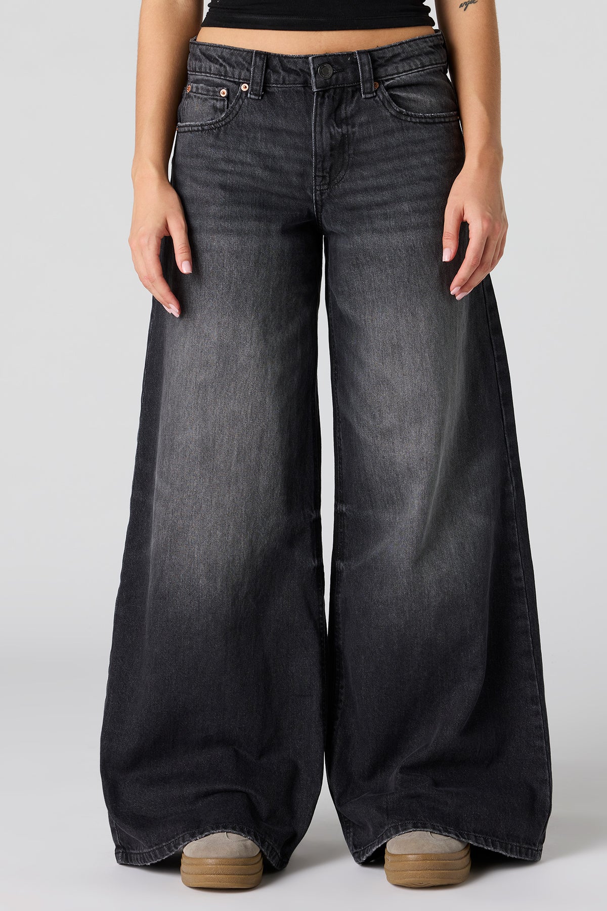 Vue alternative 2. Jean à jambe super large et taille basse