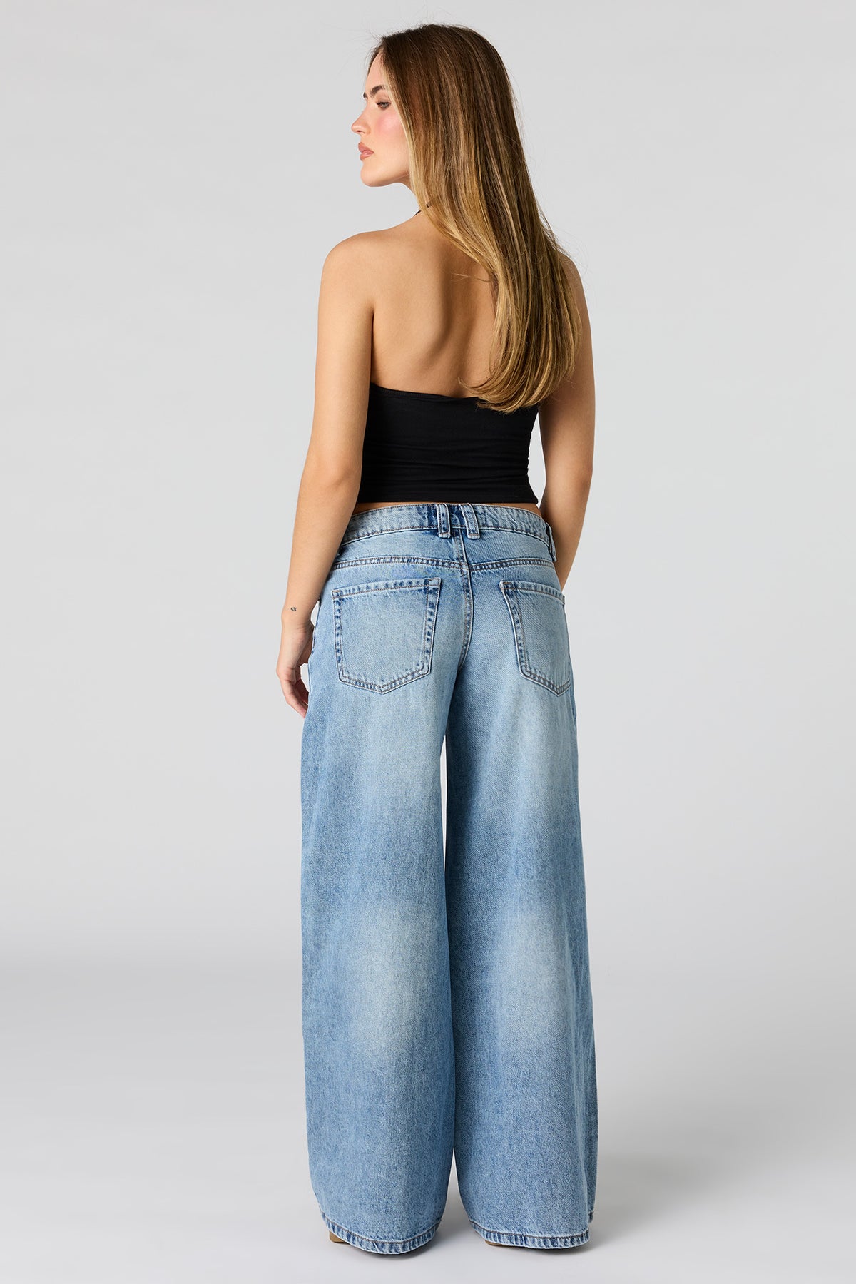 Vue alternative 3. Jean à jambe super large et taille basse
