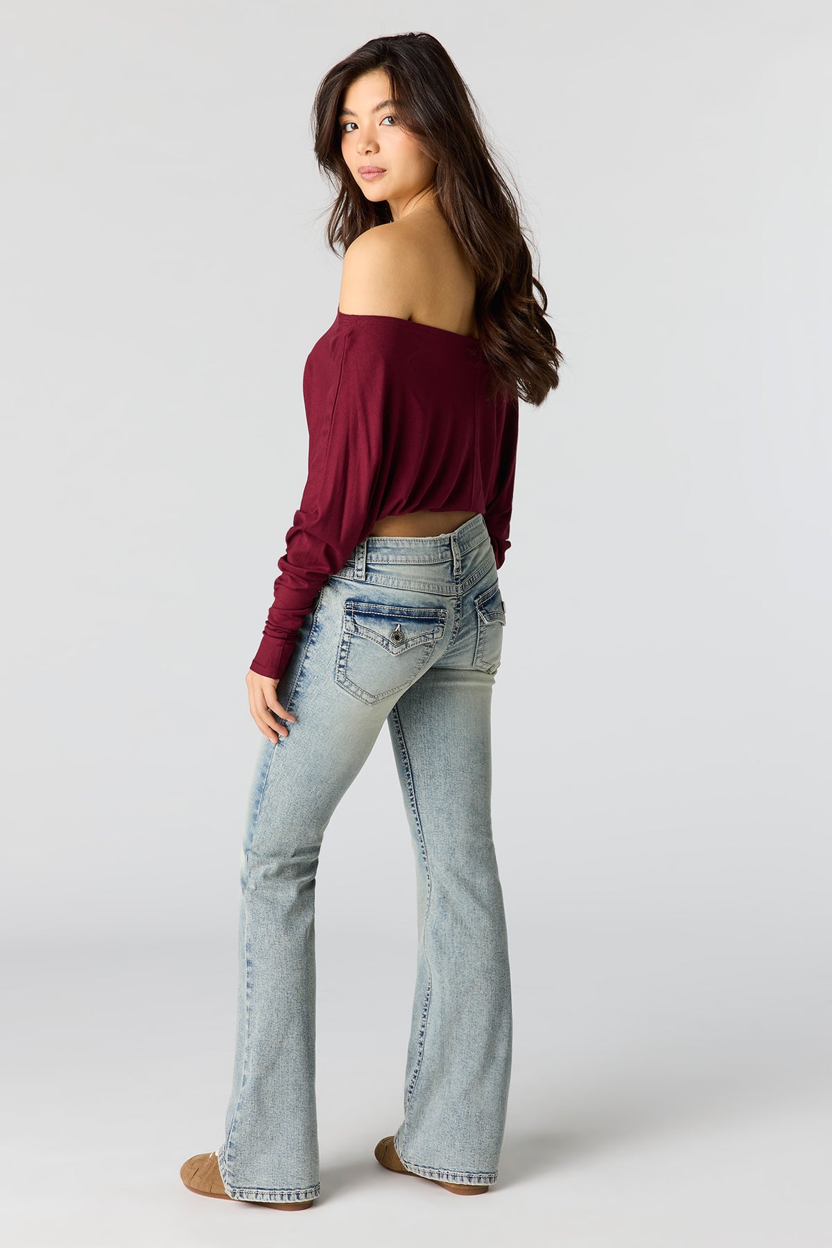 Vue alternative 3. Jean extensible à jambe large et taille basse