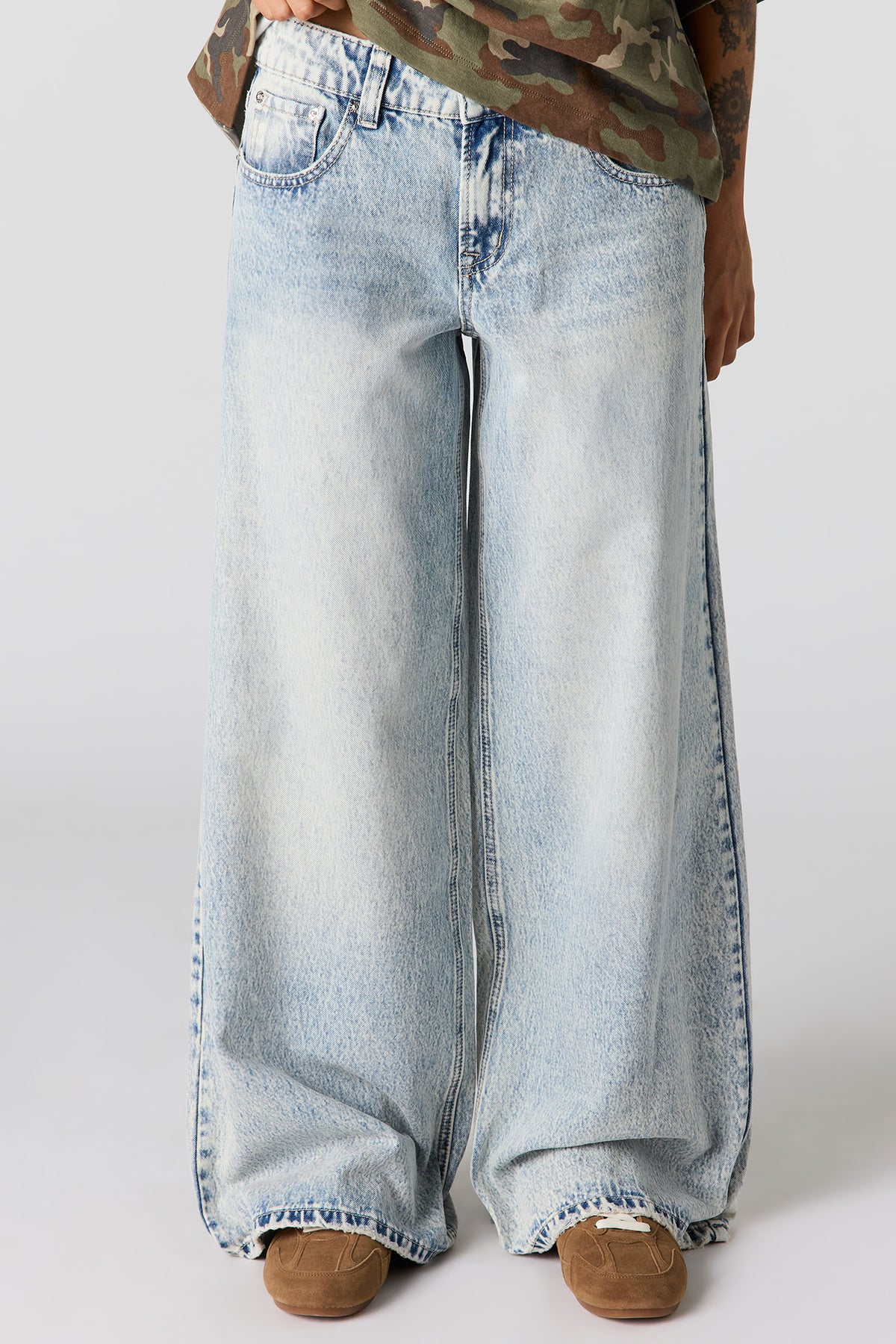 Alt View 3. Low Rise Embossed Super Wide Leg Jean - Light Denim Blue