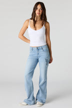 Jean extensible à jambe évasée et taille basse avec papillons