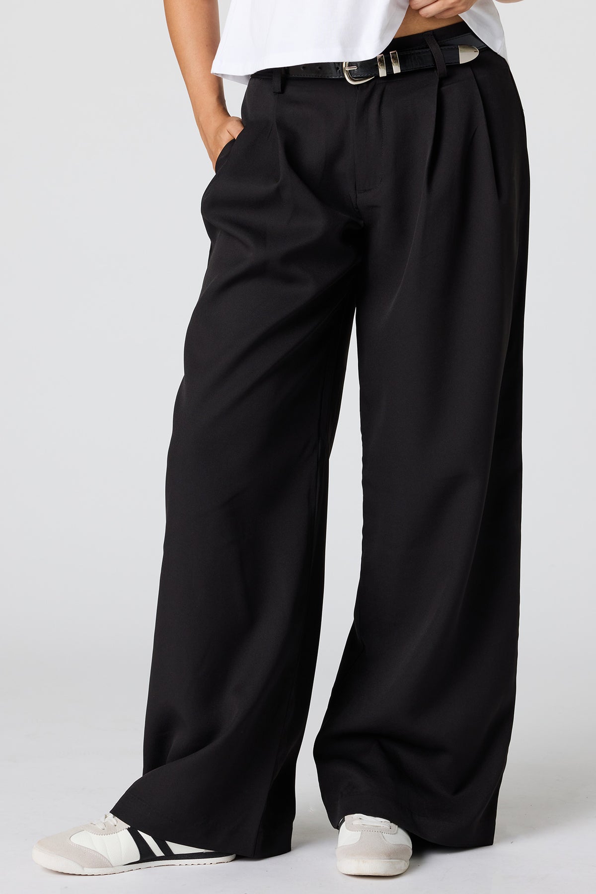 Vue alternative 2. Pantalon habillé baggy avec ceinture