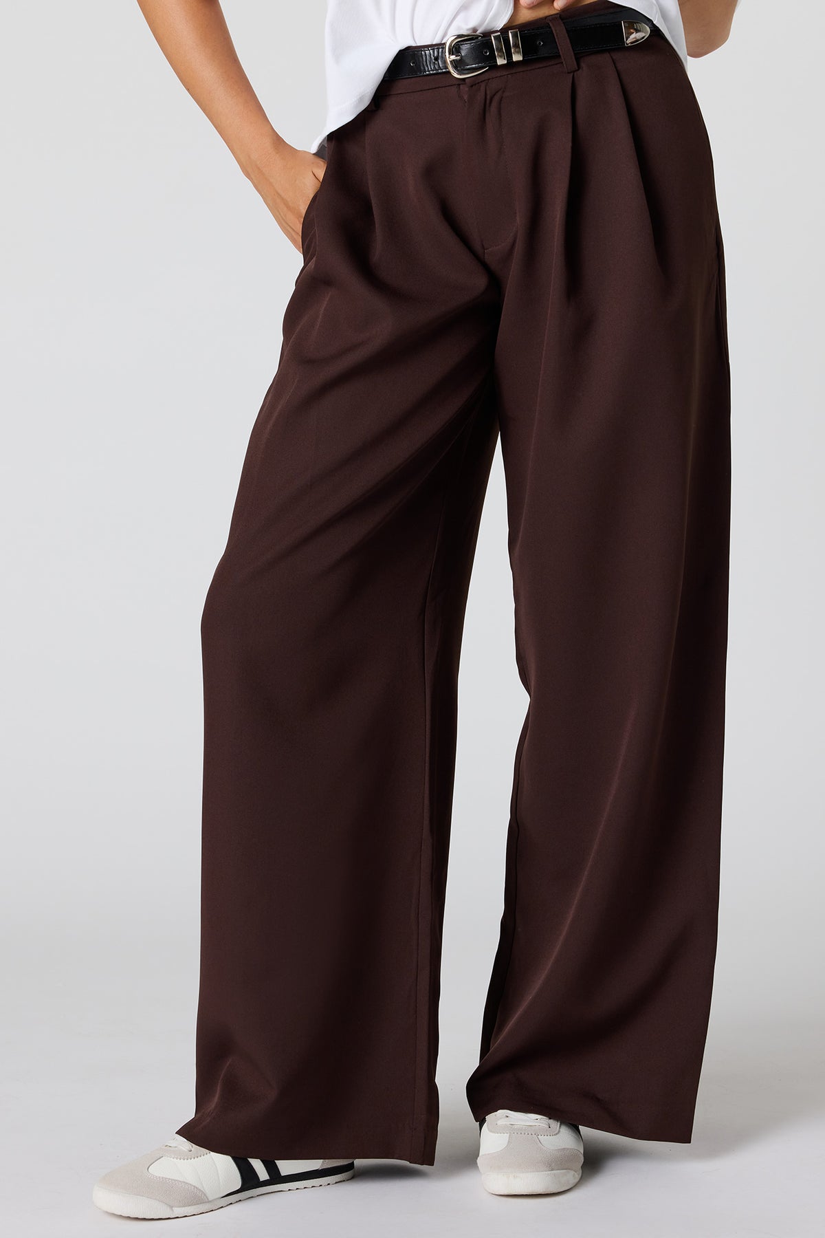 Vue alternative 2. Pantalon habillé baggy avec ceinture