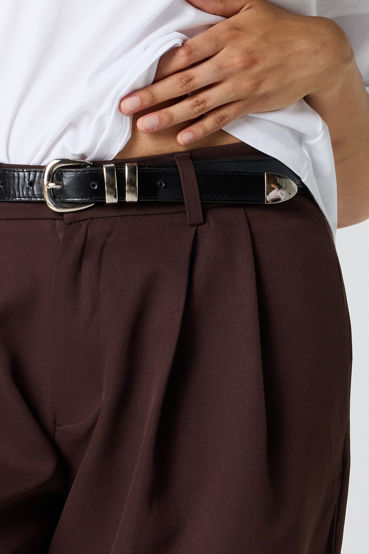 Vue alternative 4. Pantalon habillé baggy avec ceinture