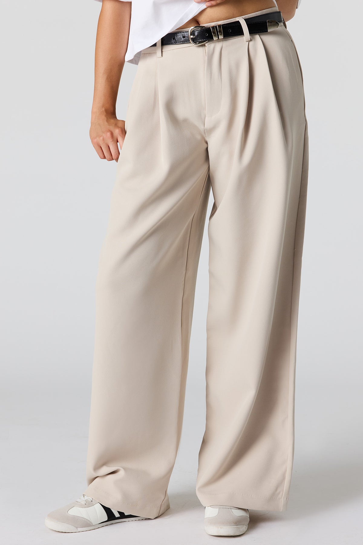 Vue alternative 2. Pantalon habillé baggy avec ceinture