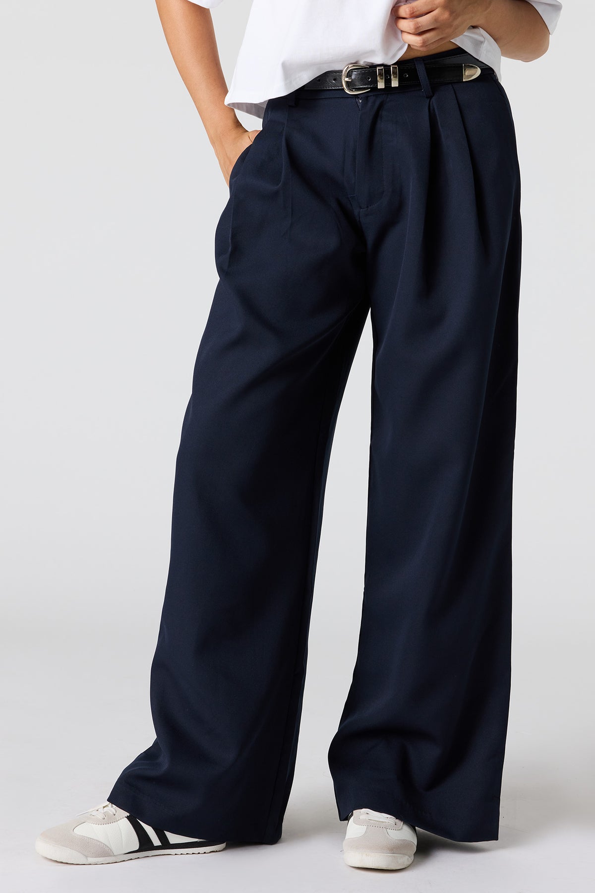 Vue alternative 2. Pantalon habillé baggy avec ceinture
