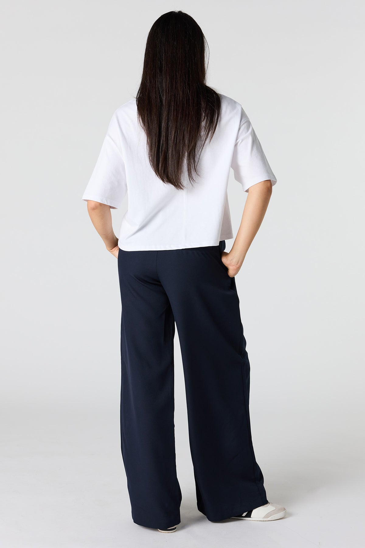 Vue alternative 3. Pantalon habillé baggy avec ceinture
