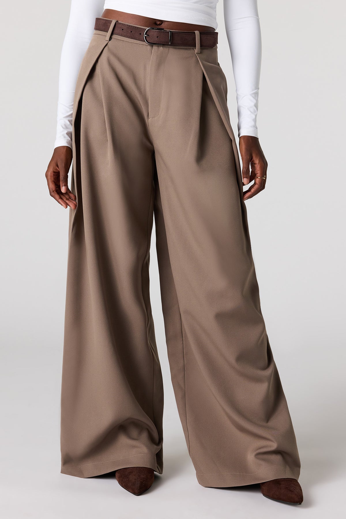 Vue alternative 2. Pantalon habillé baggy avec ceinture