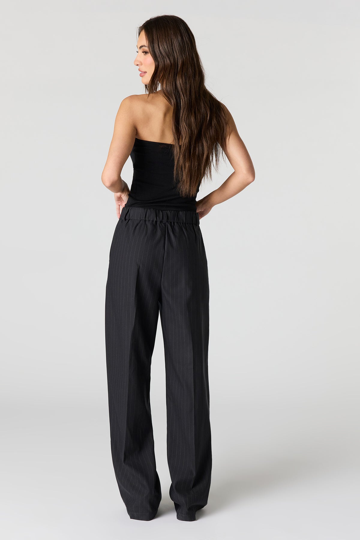 Vue alternative 3. Pantalon habillé à jambe large