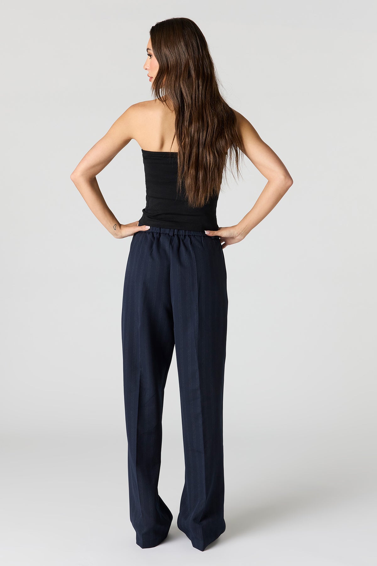 Vue alternative 3. Pantalon habillé à jambe large