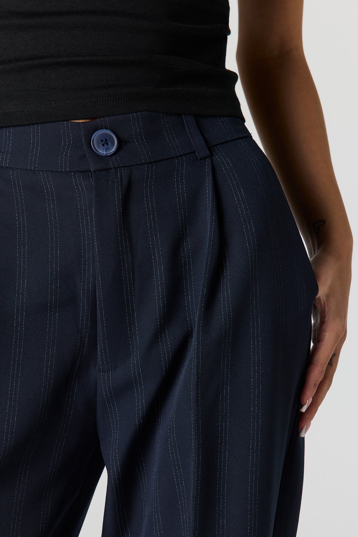 Vue alternative 4. Pantalon habillé à jambe large