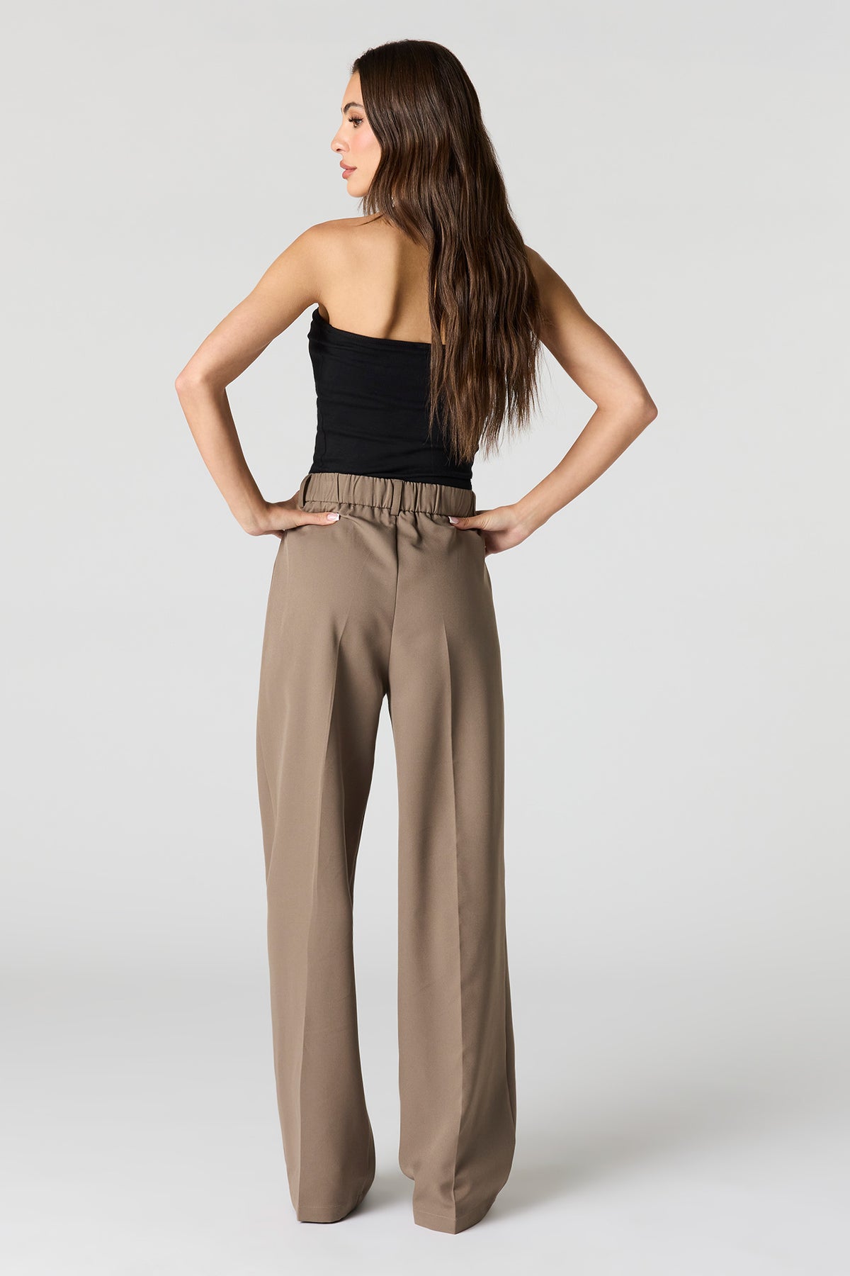 Vue alternative 3. Pantalon habillé à jambe large
