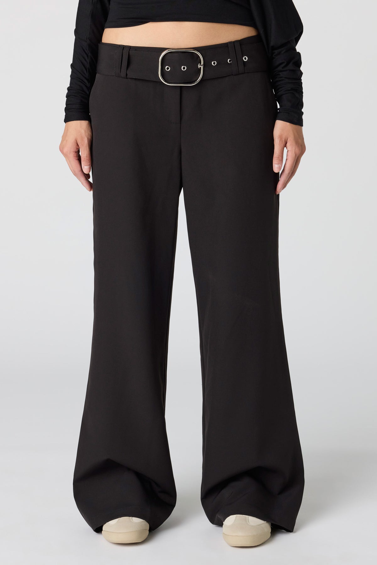 Vue alternative 2. Pantalon à jambe large avec ceinture