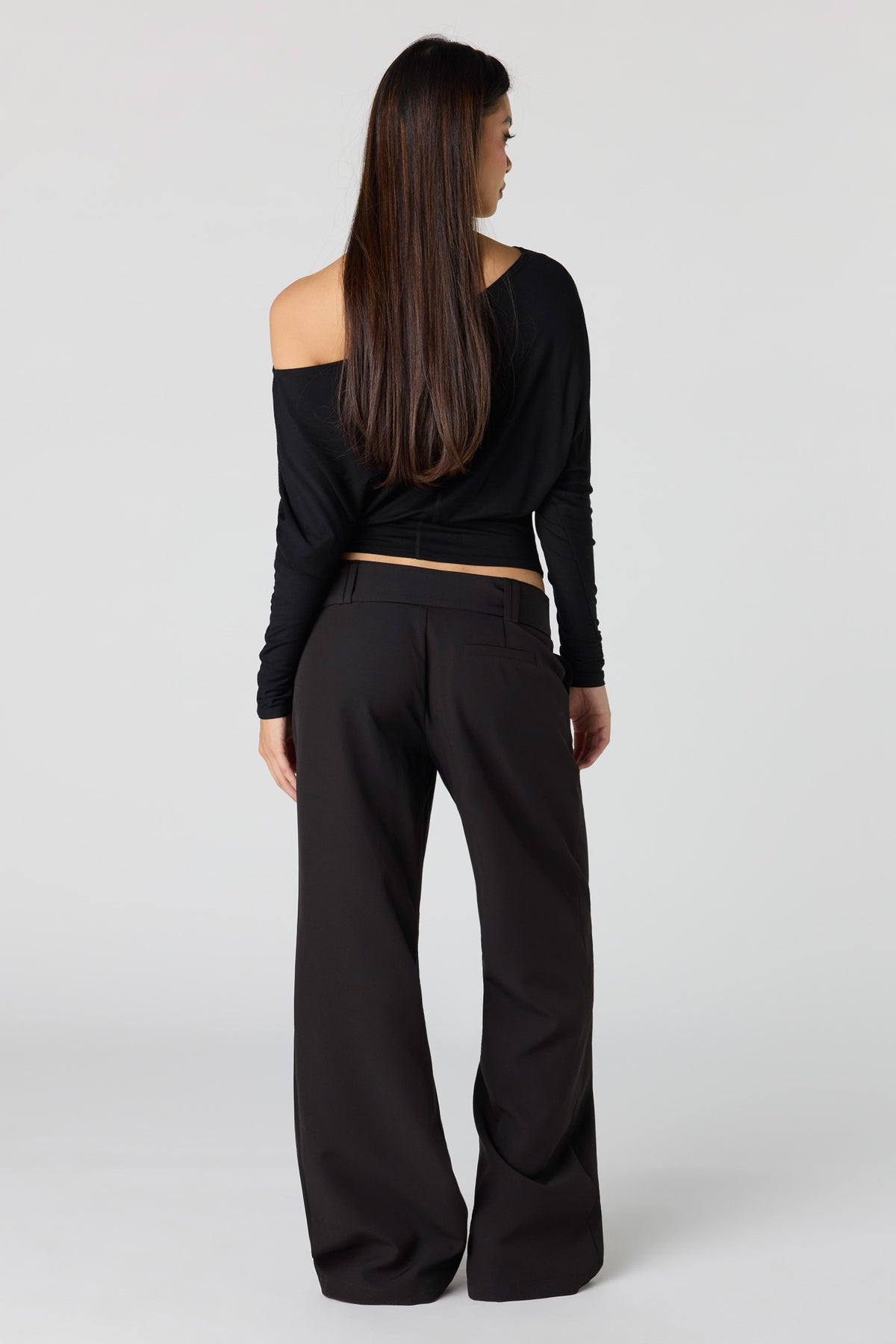 Vue alternative 3. Pantalon à jambe large avec ceinture