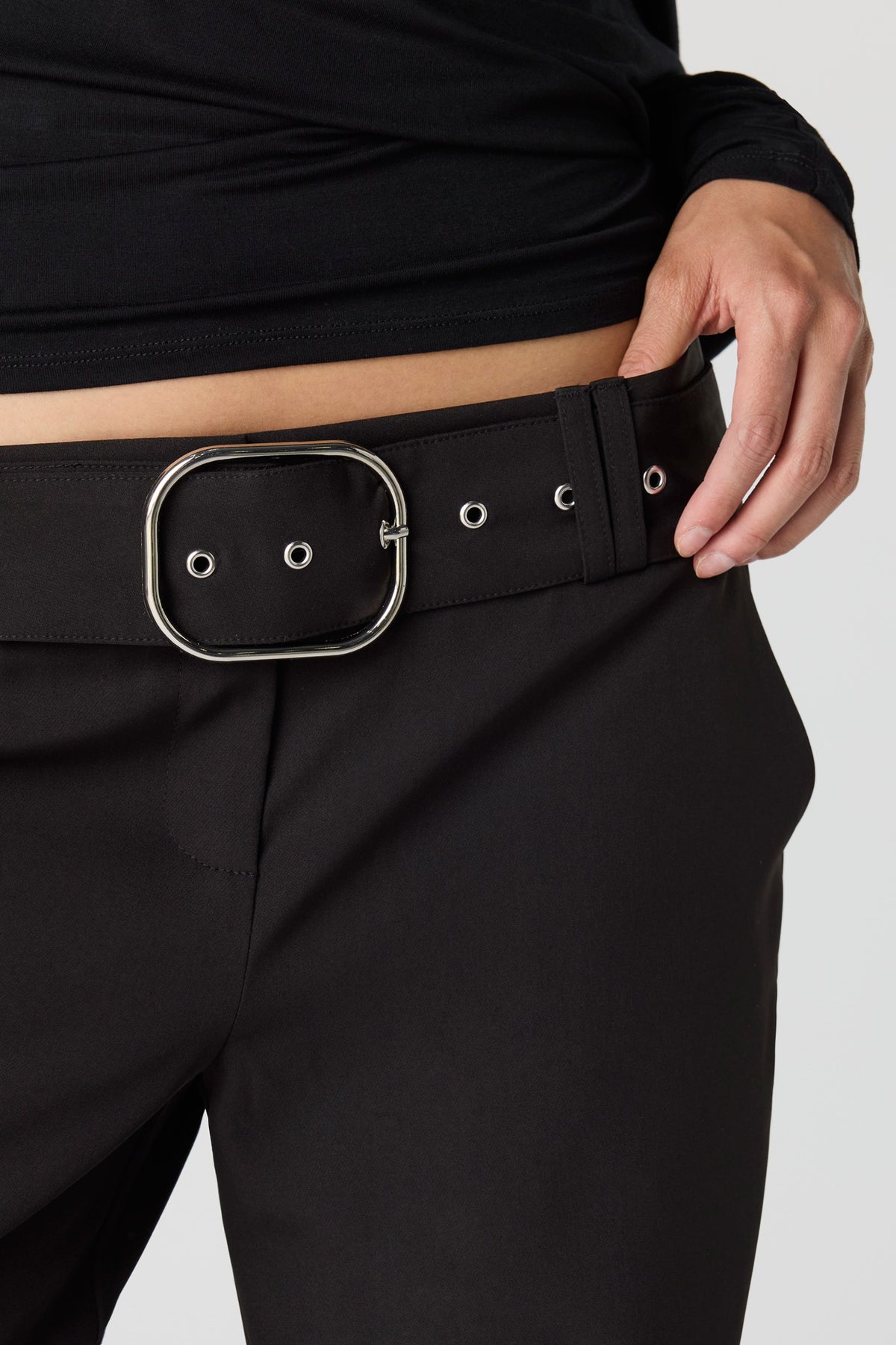 Vue alternative 4. Pantalon à jambe large avec ceinture