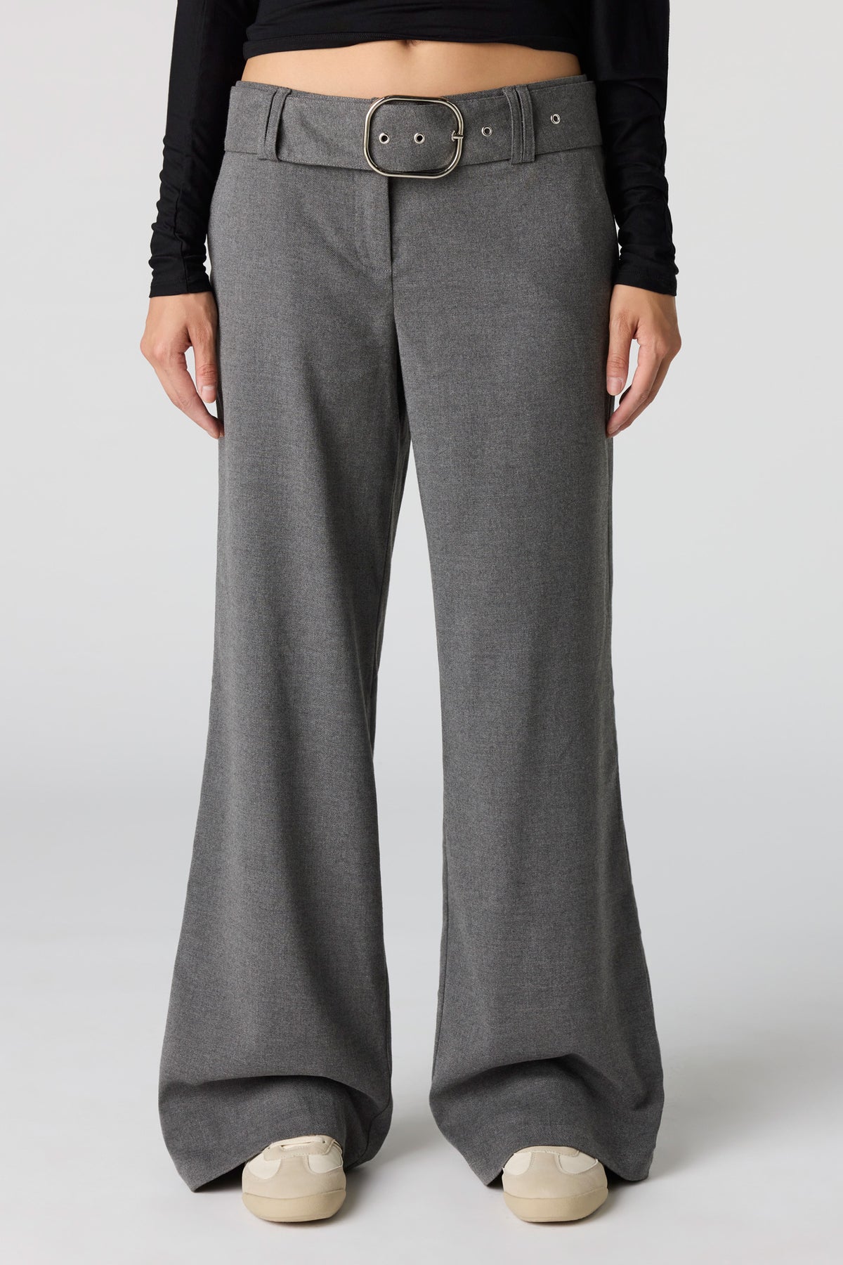 Vue alternative 2. Pantalon à jambe large avec ceinture
