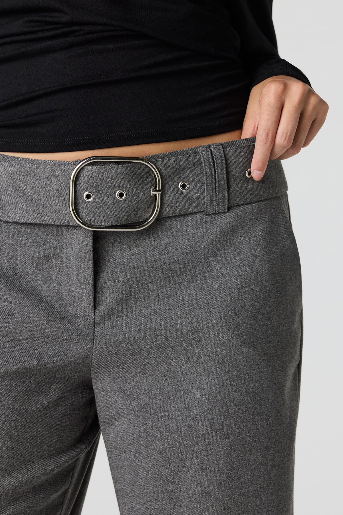 Vue alternative 4. Pantalon à jambe large avec ceinture