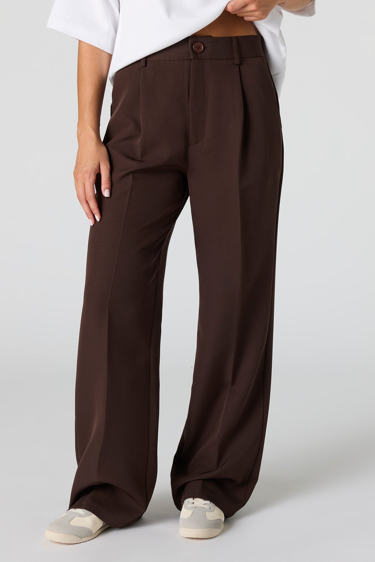 Vue alternative 2. Pantalon habillé à jambe large