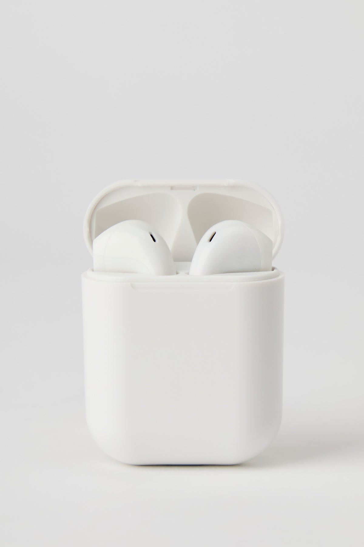 Vue alternative 2. Écouteurs Bluetooth sans fil et étui de charge
