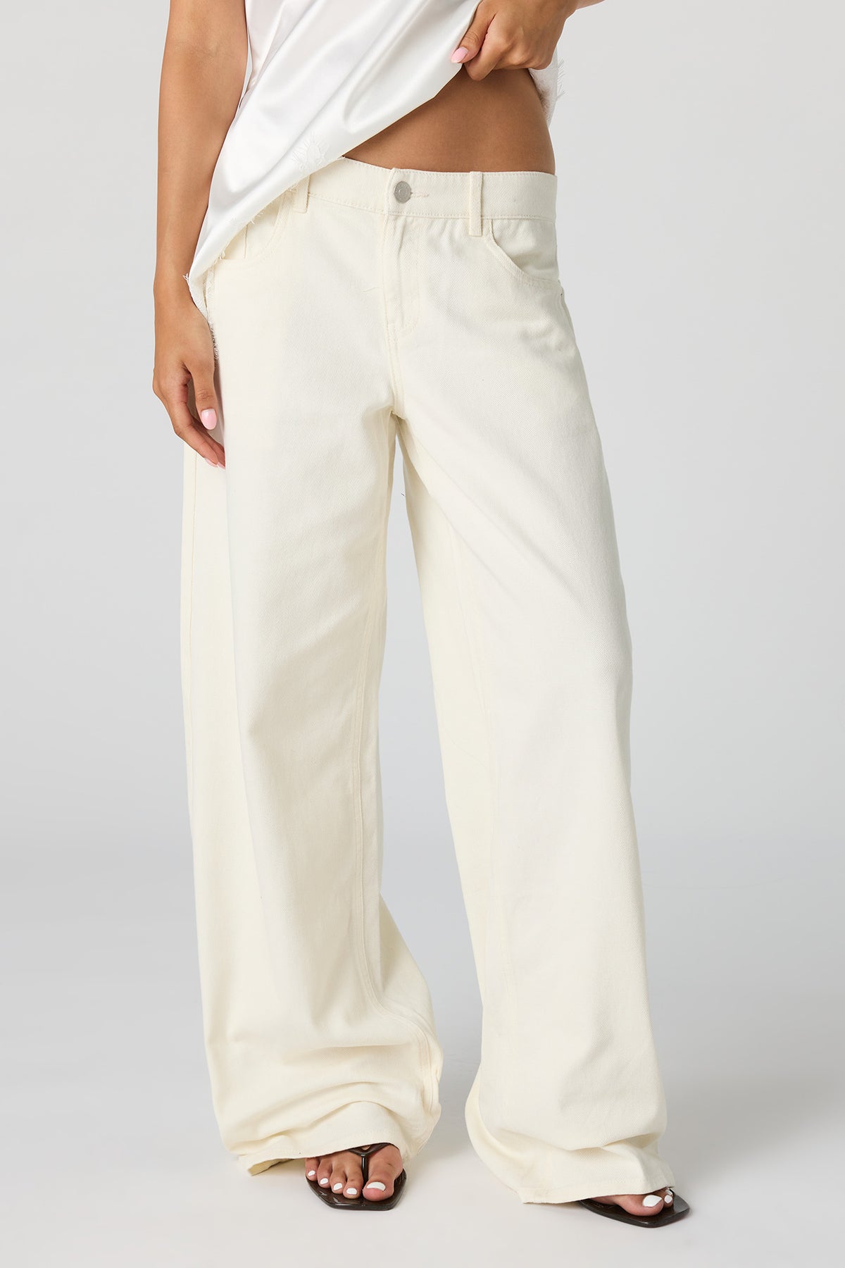 Alt View 2. Bull Denim Super Baggy Jean - Ivory