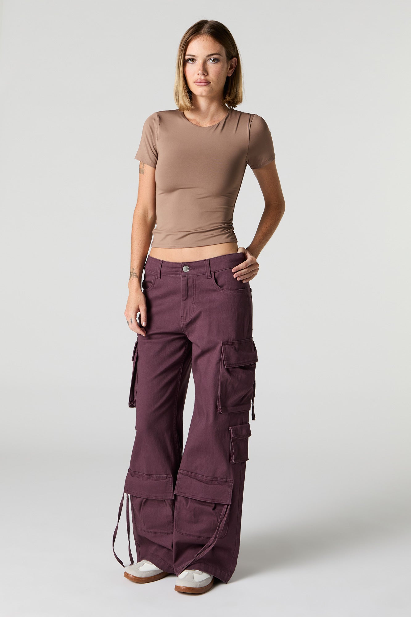 Pantalon cargo à jambe droite avec six poches