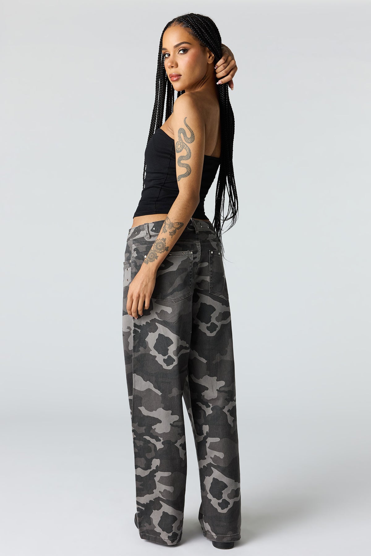 Vue alternative 3. Pantalon baggy clouté