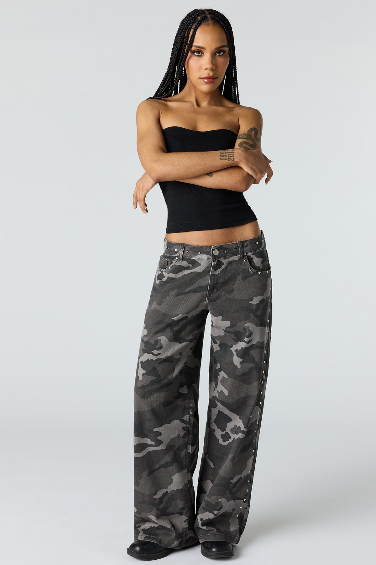 Vue alternative 5. Pantalon baggy clouté