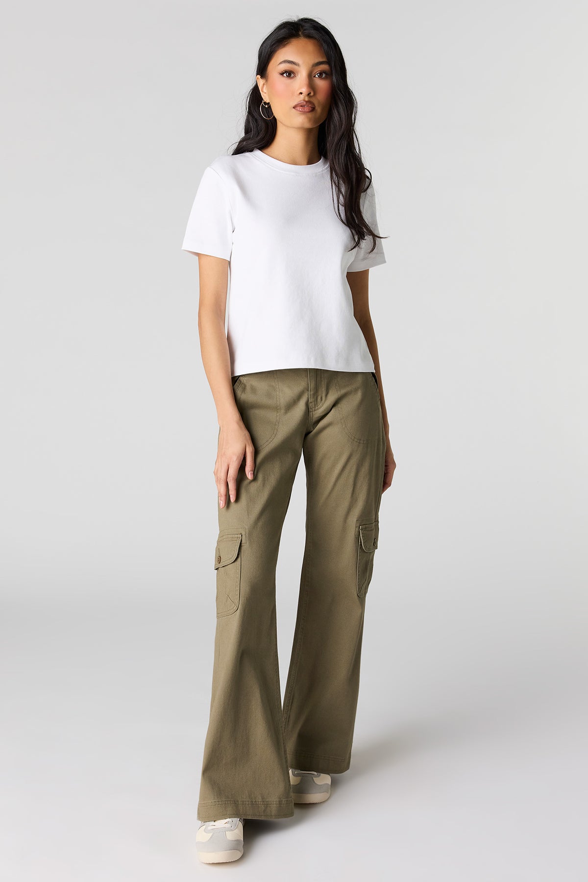 Pantalon cargo à jambe semi-évasée