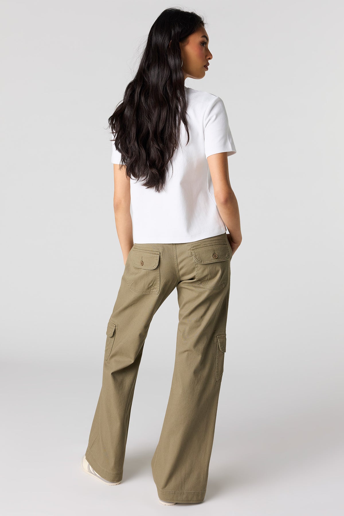 Vue alternative 3. Pantalon cargo à jambe semi-évasée