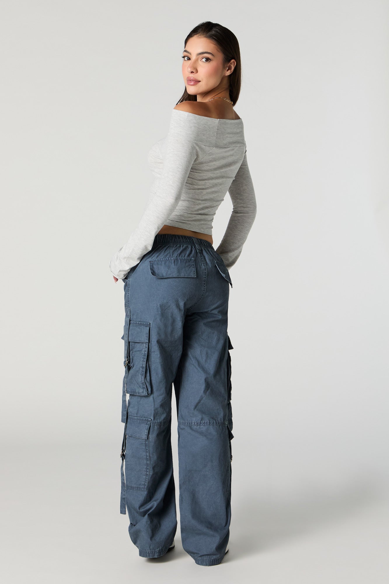 Pantalon cargo délavé avec poches multiples et anneau en D