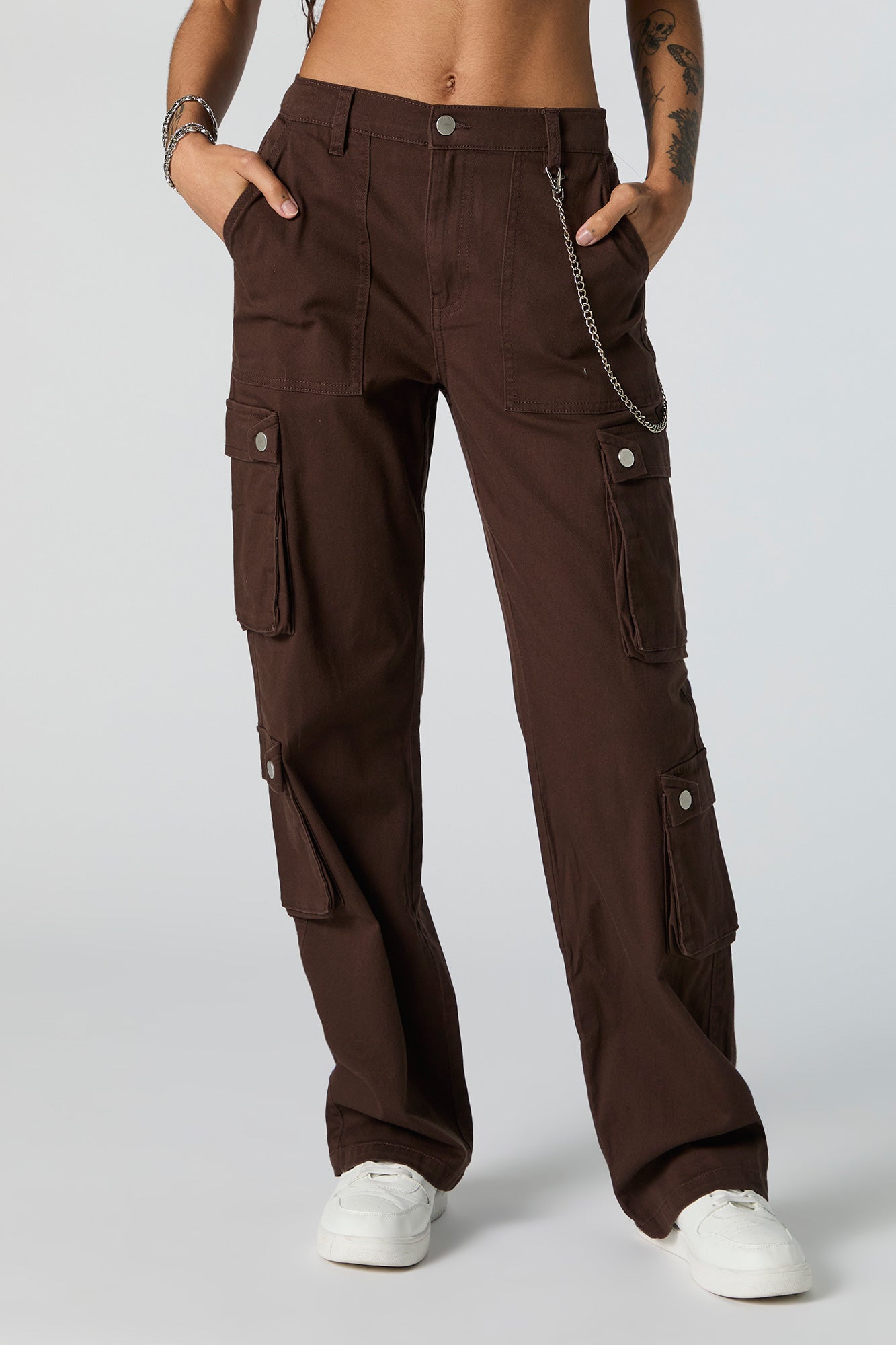 Pantalon cargo avec poches multiples et chaîne