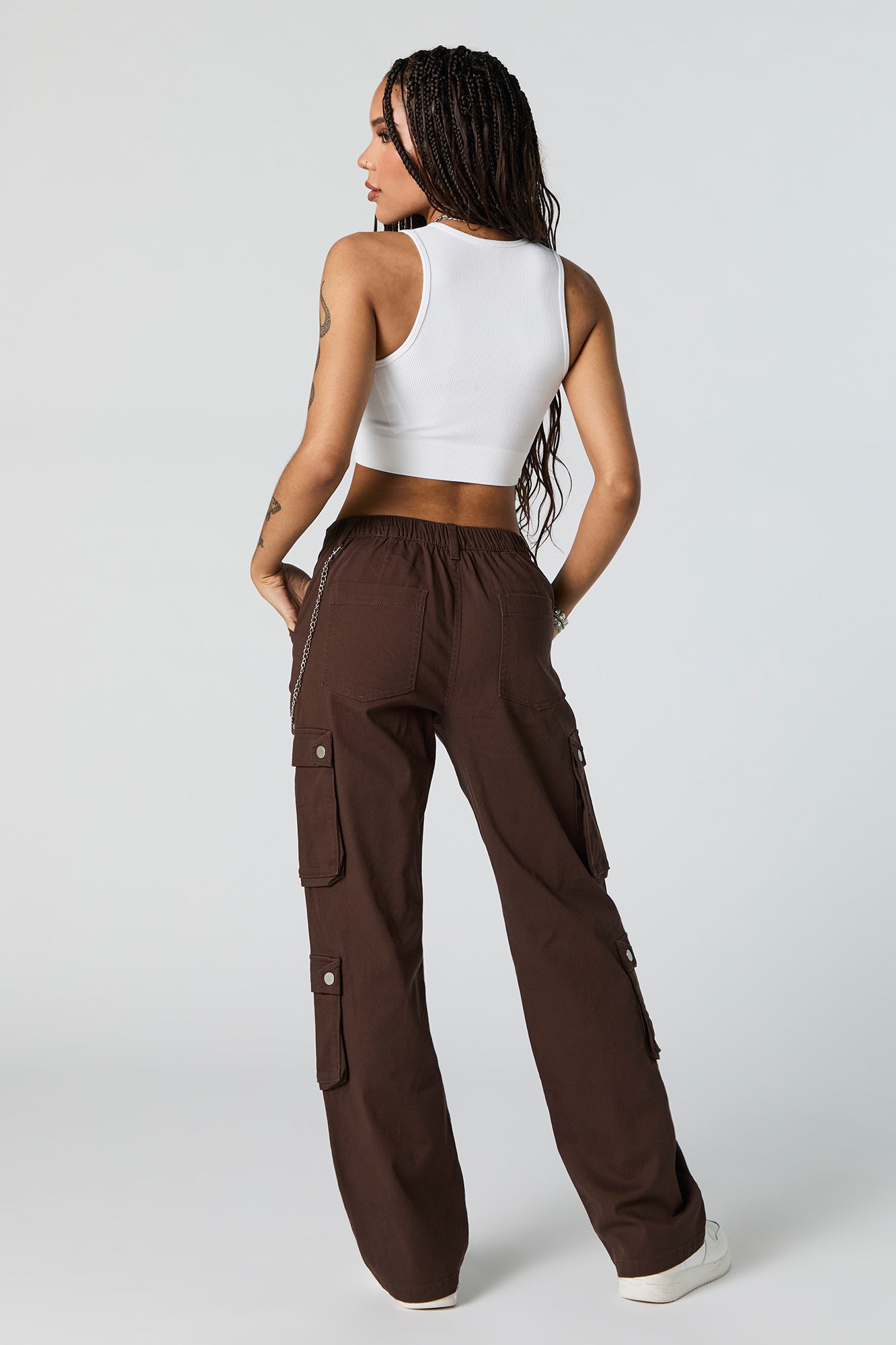 Pantalon cargo avec poches multiples et chaîne