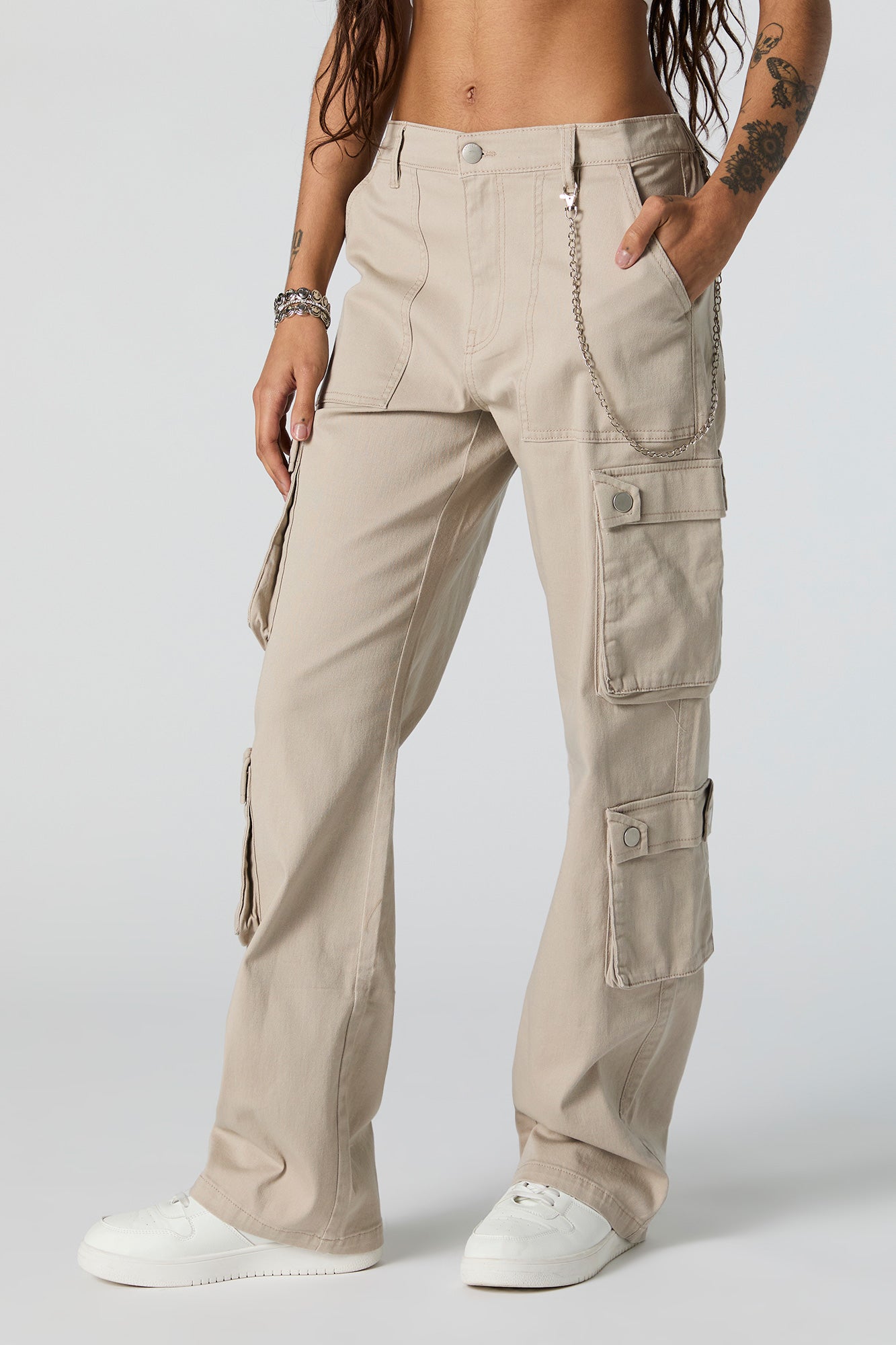 Pantalon cargo avec poches multiples et chaîne