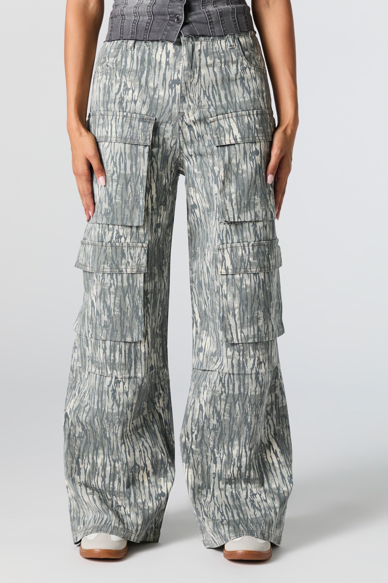 Pantalon cargo à jambe large avec poches multiples