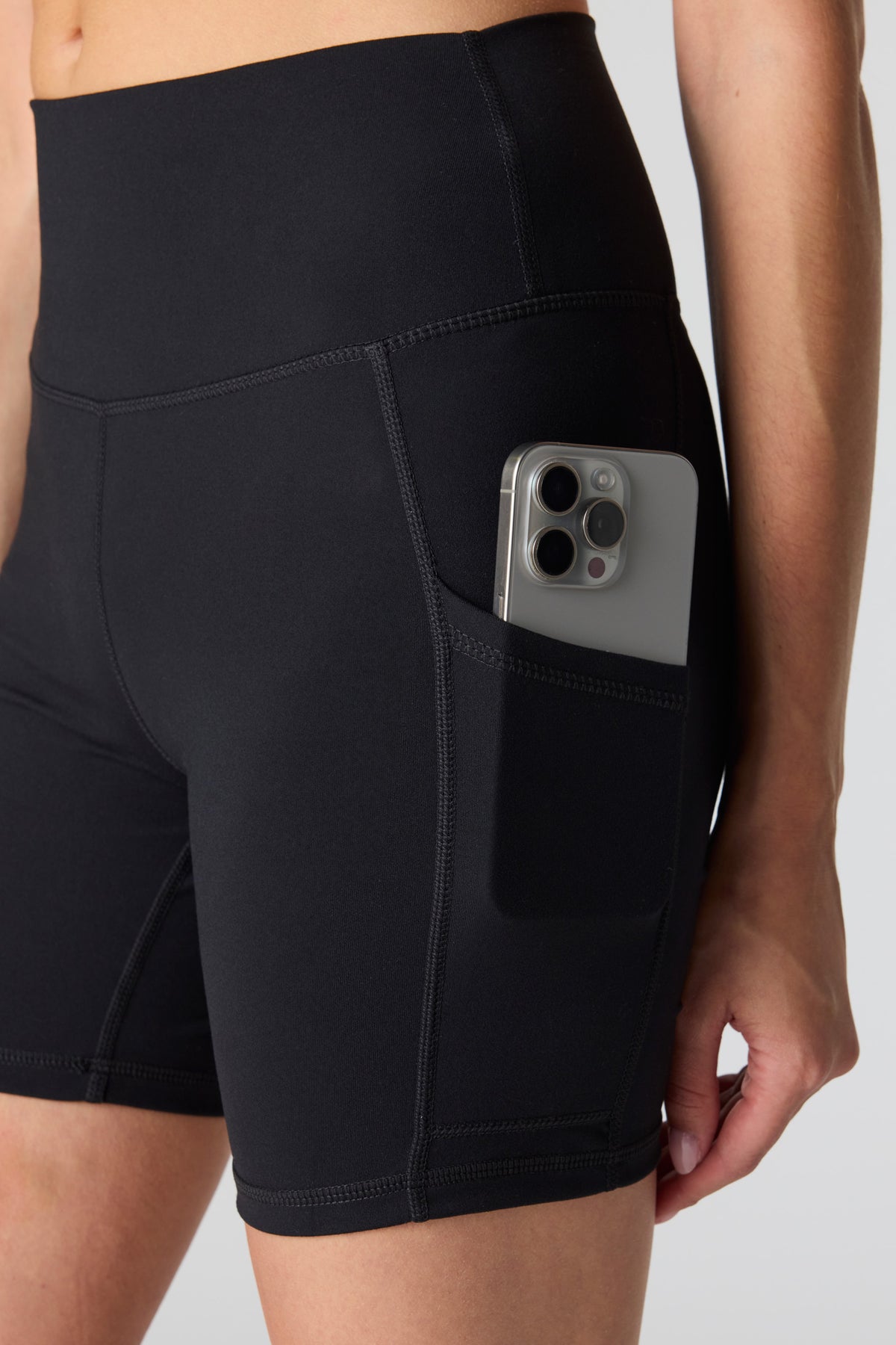Vue alternative 4. Short de cycliste U/A