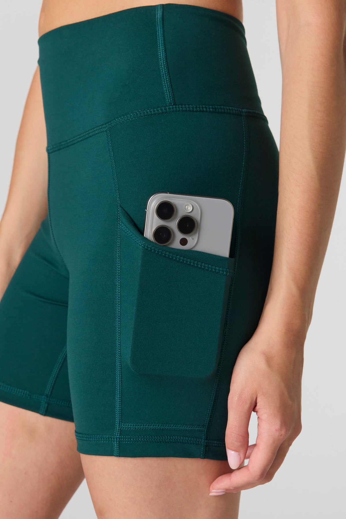 Vue alternative 4. Short de cycliste U/A